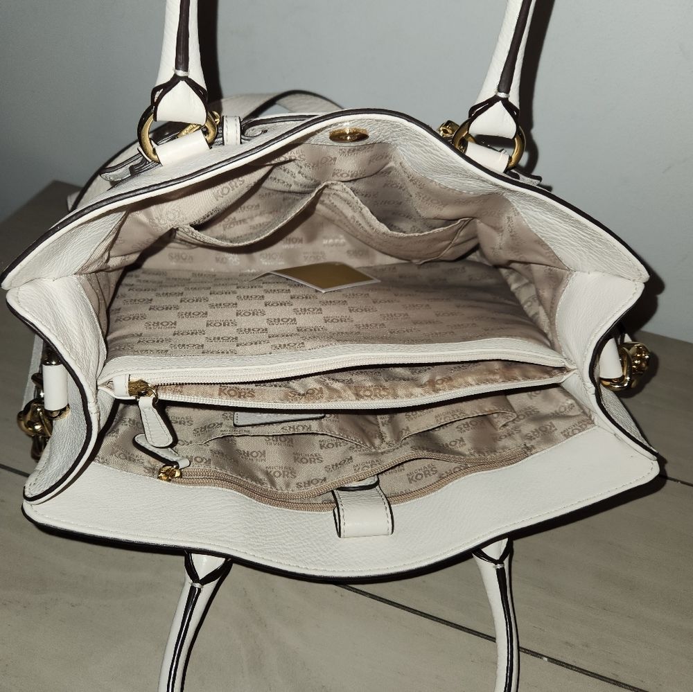 MK Purse - Picture 6 of 7